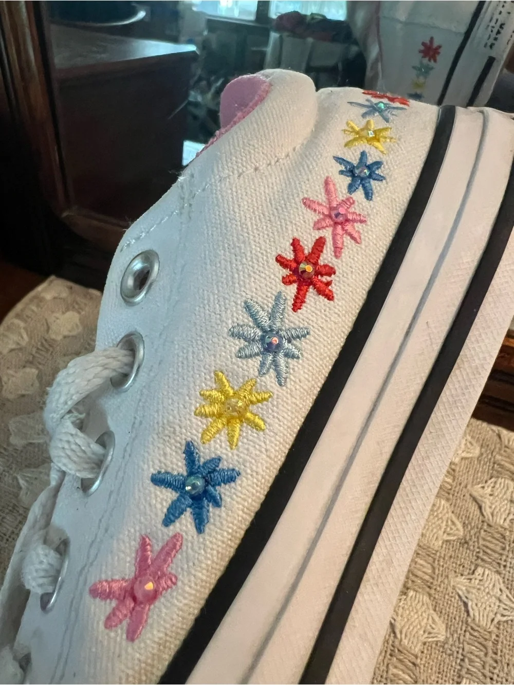 CONVERSE Classic All Star Low Top Embroidered Floral Sneakers White Pink Girl 13